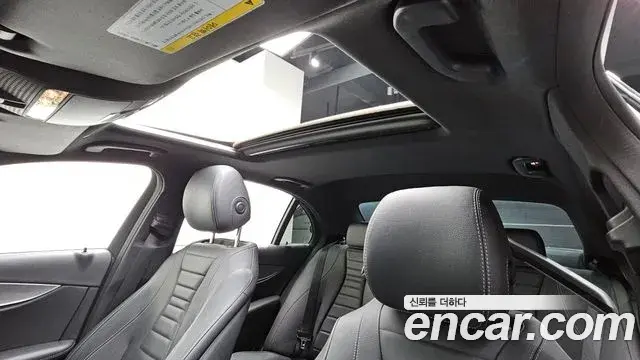 Mercedes-Benz E-Class 2018 — Фото 16/20