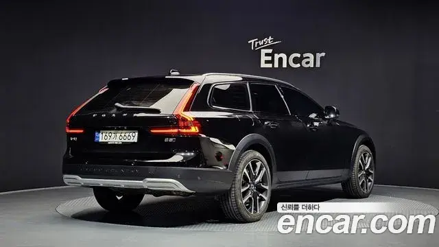 Volvo V90 Cross Country 2024 — Şəkil 8/31