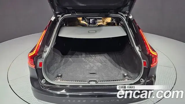 Volvo V90 Cross Country 2024 — Şəkil 13/31