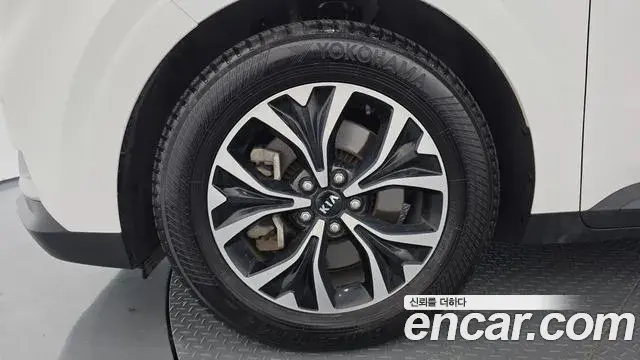 Kia Carnival 2021 — Photo 5/20