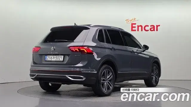 Volkswagen Tiguan 2022 — Photo 12/35