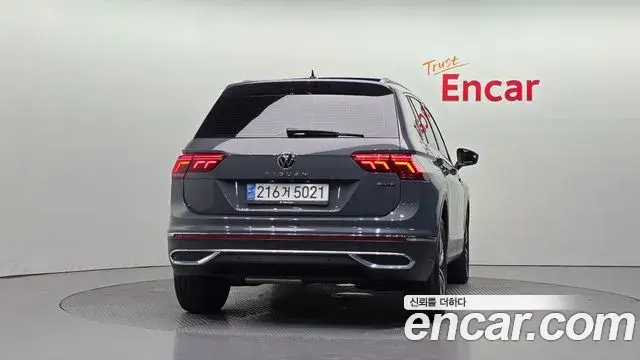 Volkswagen Tiguan 2022 — Photo 11/35