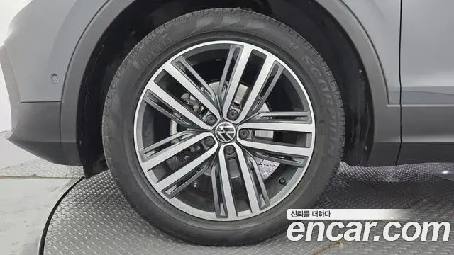 Volkswagen Tiguan 2022 — Photo 17/35