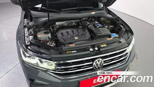 Volkswagen Tiguan 2022 — Photo 28/35
