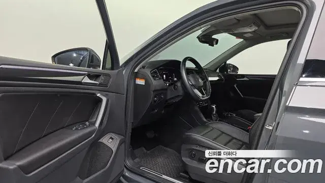 Volkswagen Tiguan 2022 — Photo 33/35