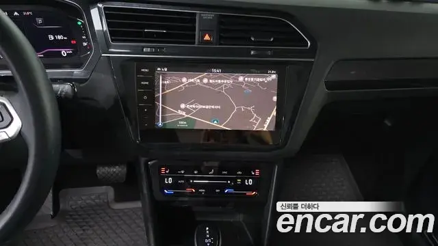Volkswagen Tiguan 2022 — Photo 19/35