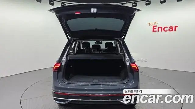 Volkswagen Tiguan 2022 — Photo 32/35