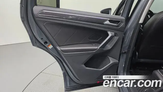 Volkswagen Tiguan 2022 — Photo 5/35
