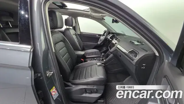 Volkswagen Tiguan 2022 — Photo 27/35