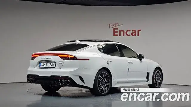 Kia Stinger 2020 — Фото 2/20