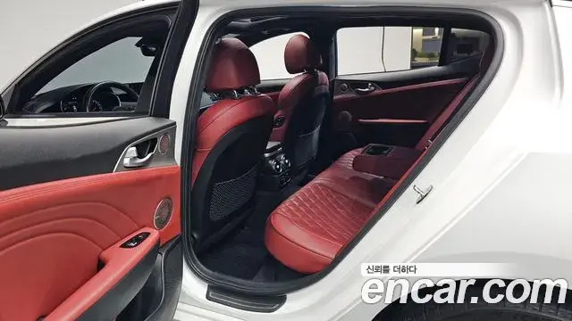 Kia Stinger 2020 — Фото 12/20