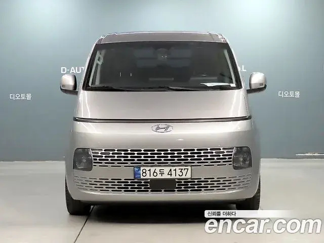 Hyundai Staria 2023 — Фото 1/20