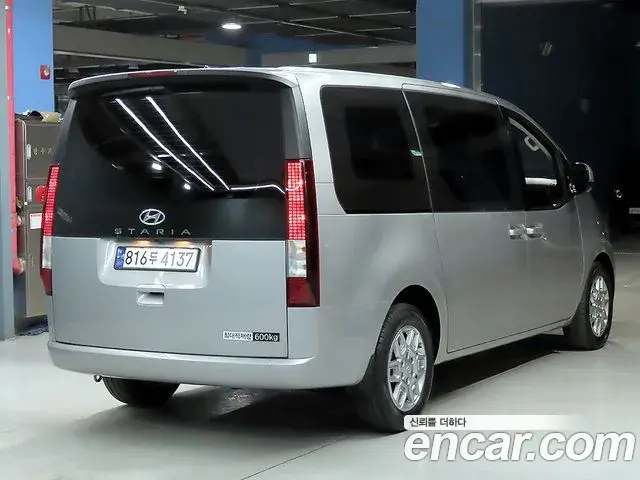 Hyundai Staria 2023 — Фото 3/20