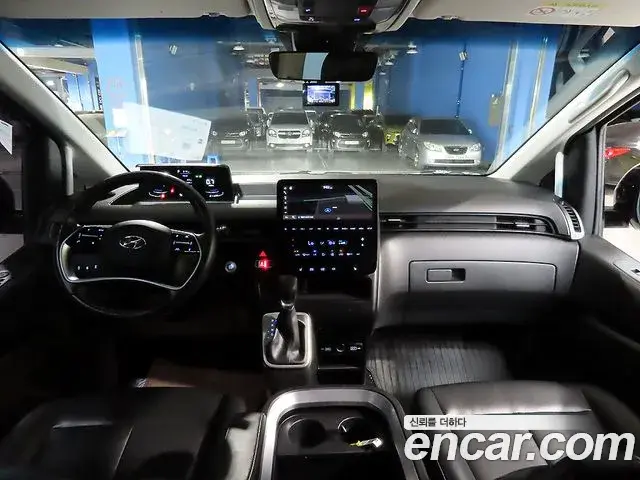 Hyundai Staria 2023 — Фото 4/20