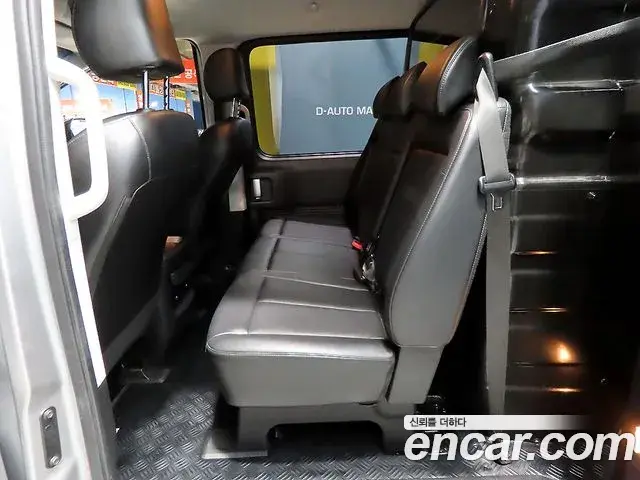 Hyundai Staria 2023 — Фото 5/20