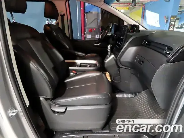 Hyundai Staria 2023 — Фото 7/20