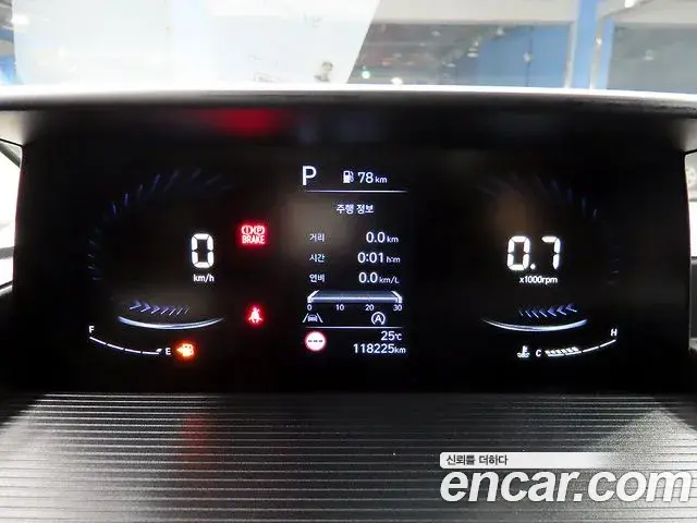 Hyundai Staria 2023 — Фото 8/20