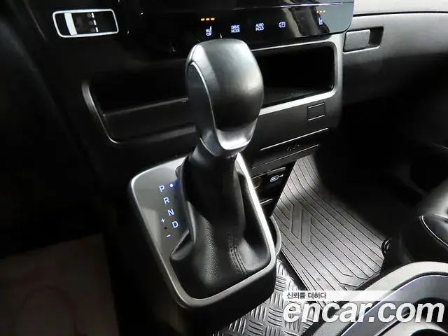Hyundai Staria 2023 — Фото 13/20