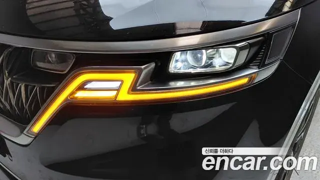 Kia Carnival 2022 — Şəkil 28/29