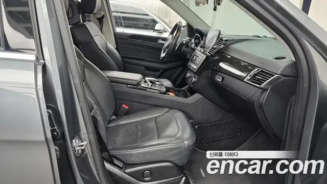 Mercedes-Benz GLS-Class 2018 — Фото 11/20