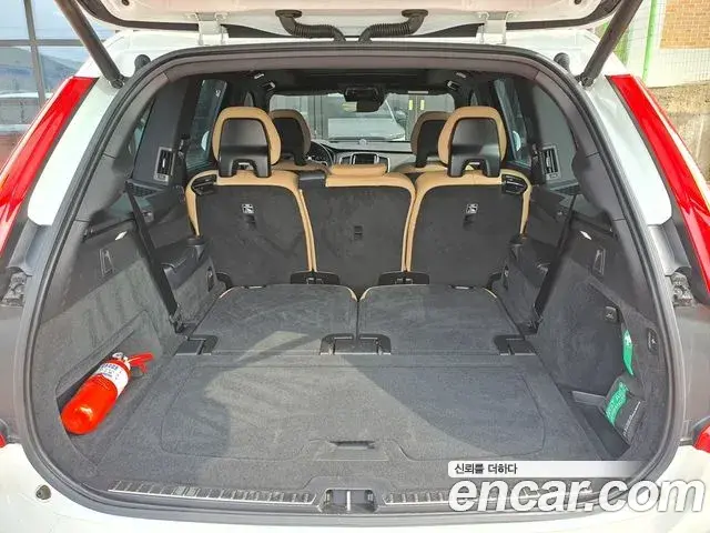 Volvo XC90 2021 — Photo 8/13