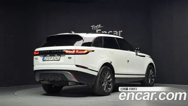 Land Rover Range Rover Velar 2019 — Şəkil 13/20