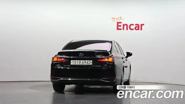 Lexus ES300h 2022 — ფოტო 5/38
