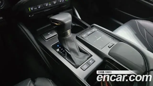Lexus ES300h 2022 — ფოტო 2/38