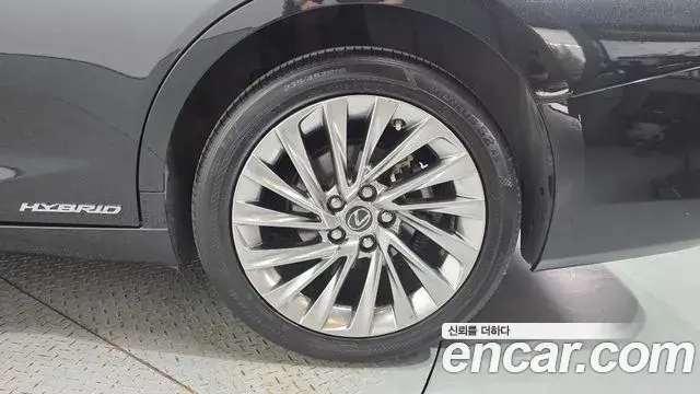 Lexus ES300h 2022 — ფოტო 20/38