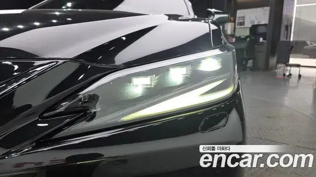 Lexus ES300h 2022 — ფოტო 7/38