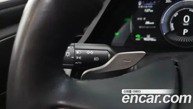 Lexus ES300h 2022 — ფოტო 36/38
