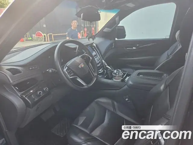 Cadillac Escalade 2020 — ფოტო 13/15