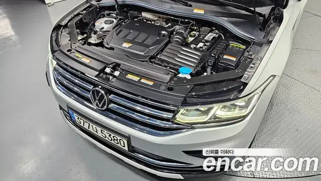 Volkswagen Tiguan 2021 — ფოტო 30/35