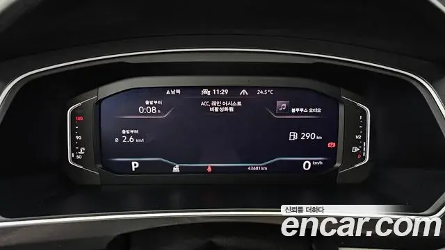 Volkswagen Tiguan 2021 — ფოტო 32/35