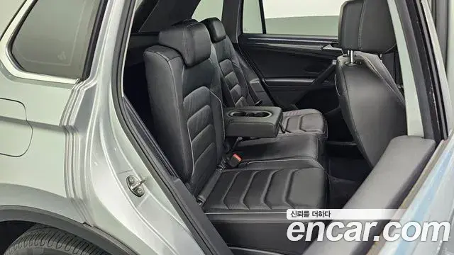 Volkswagen Tiguan 2021 — ფოტო 1/35