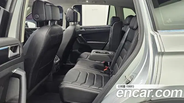 Volkswagen Tiguan 2021 — ფოტო 7/35