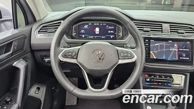 Volkswagen Tiguan 2021 — ფოტო 22/35