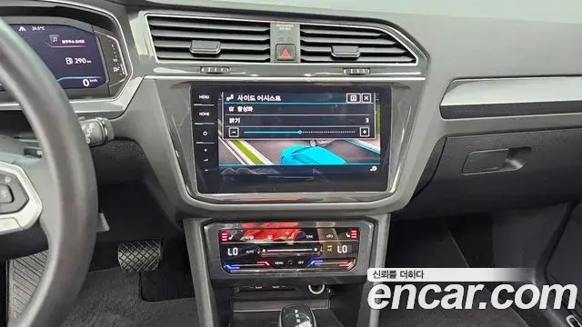Volkswagen Tiguan 2021 — ფოტო 18/35