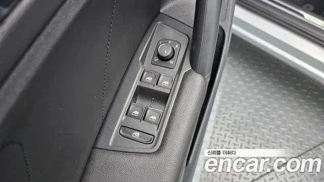 Volkswagen Tiguan 2021 — ფოტო 16/35