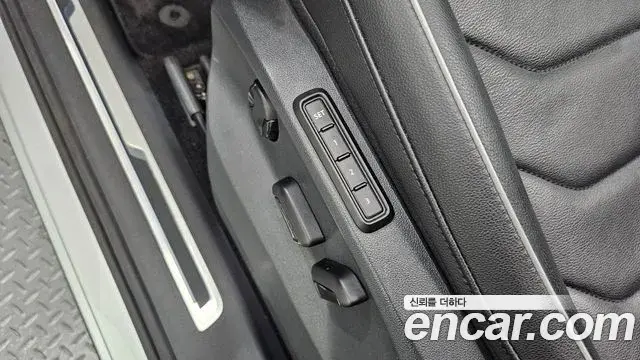Volkswagen Tiguan 2021 — ფოტო 17/35
