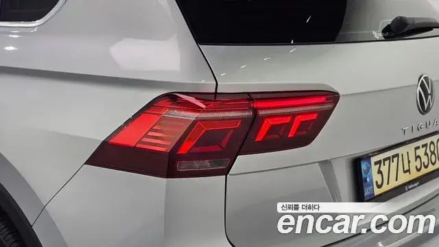 Volkswagen Tiguan 2021 — ფოტო 28/35