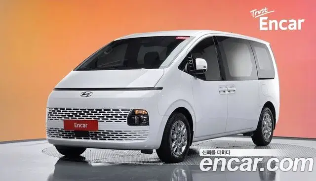 Hyundai Staria 2023 — Фото 1/20