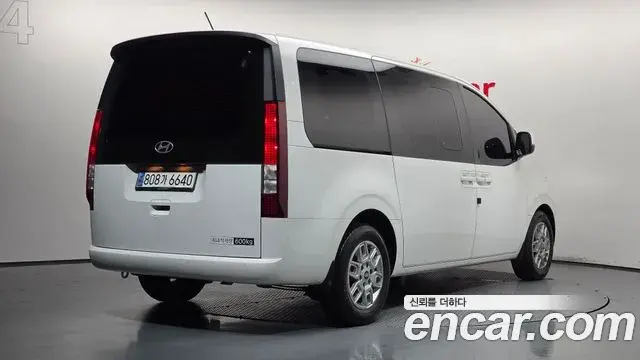 Hyundai Staria 2025 — Фото 2/20