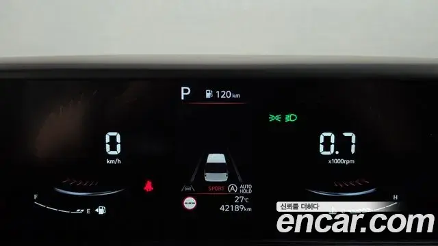 Hyundai Staria 2025 — Фото 8/20