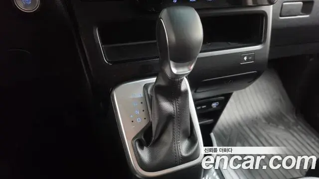 Hyundai Staria 2025 — Фото 9/20