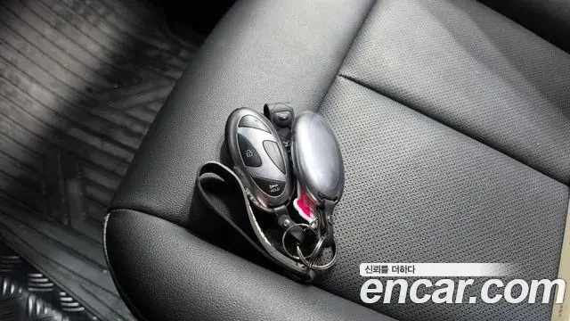Hyundai Staria 2025 — Фото 17/20