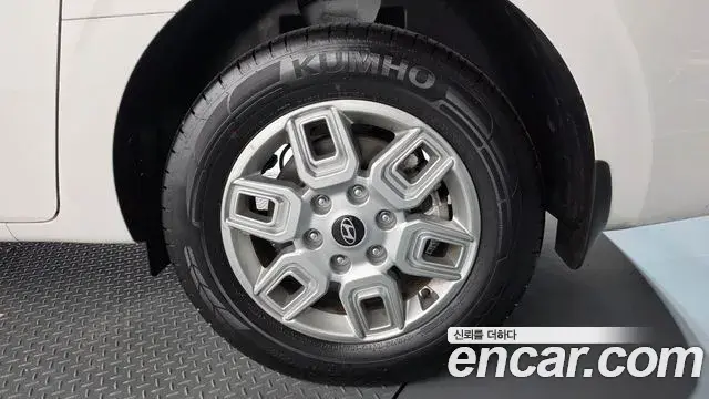 Hyundai Staria 2025 — Photo 19/32