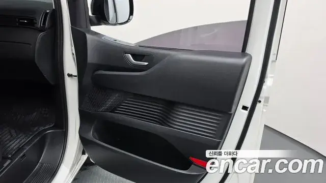 Hyundai Staria 2025 — Photo 12/32