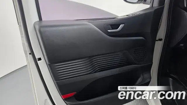 Hyundai Staria 2025 — Photo 21/32