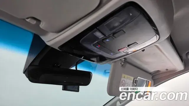 Hyundai Staria 2025 — Photo 28/32